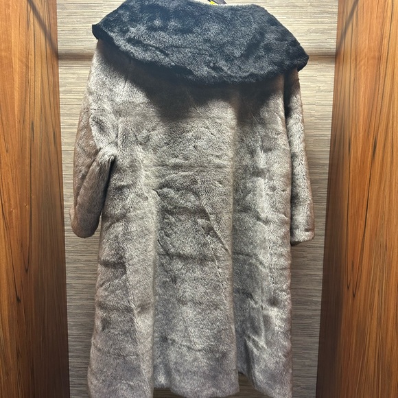 Vintage faux fur coat - Picture 2 of 13